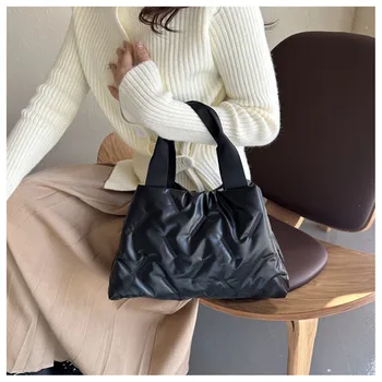 Нова мода жените стеганая чанта-Скитник, стеганая чанта с насипни накладки, зимни Дамски чанта през рамо, Тенденция чанта-тоут голям капацитет, чанта-възглавница
