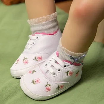 Детски обувки за ходене, парусиновая обувки с мека подметка, бродирани маратонки дантела, обувки за малки момичета, бродирани обувки за деца